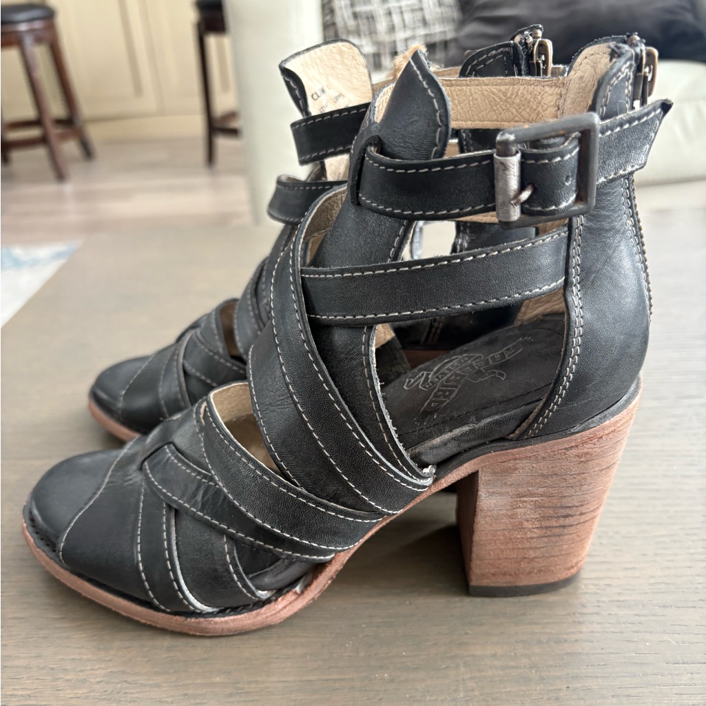 Nwot Freebird Grey Claw Sandal Size 8 Strappy Genuine Leather Boho Wood